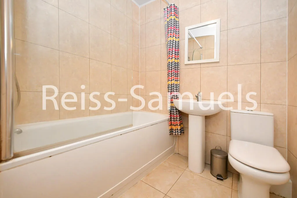 5 bedroom terraced house for rent