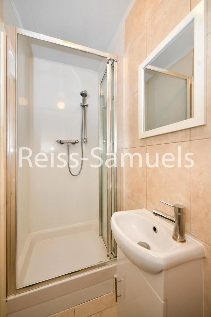 5 bedroom terraced house for rent