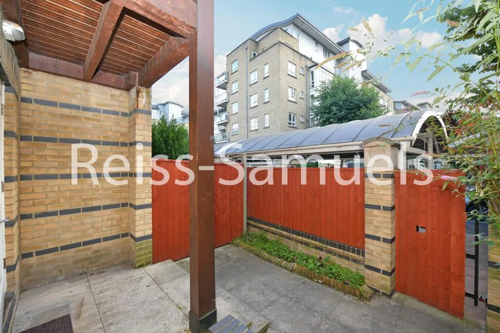 5 bedroom terraced house for rent