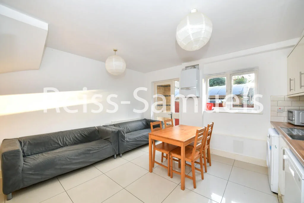 5 bedroom terraced house for rent