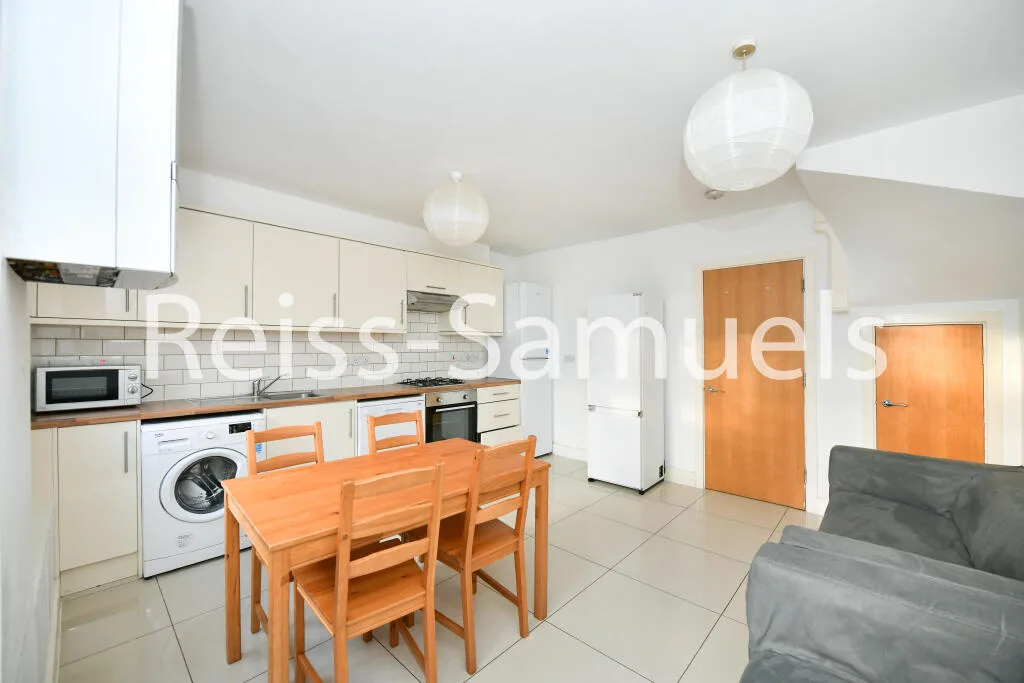 5 bedroom terraced house for rent