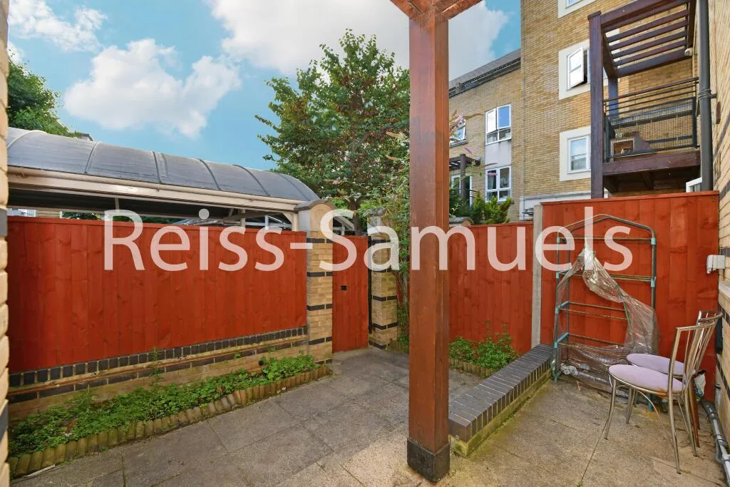 5 bedroom terraced house for rent