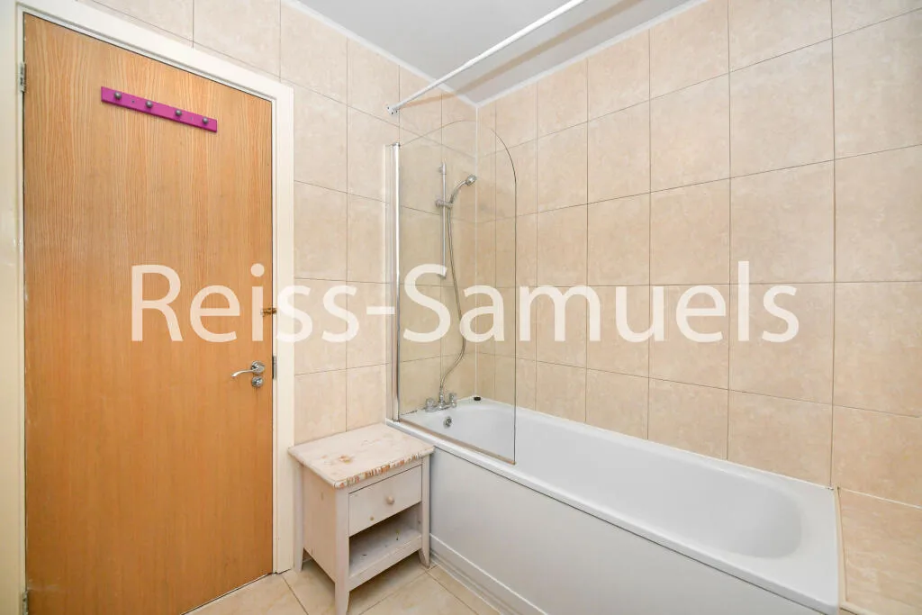 5 bedroom terraced house for rent