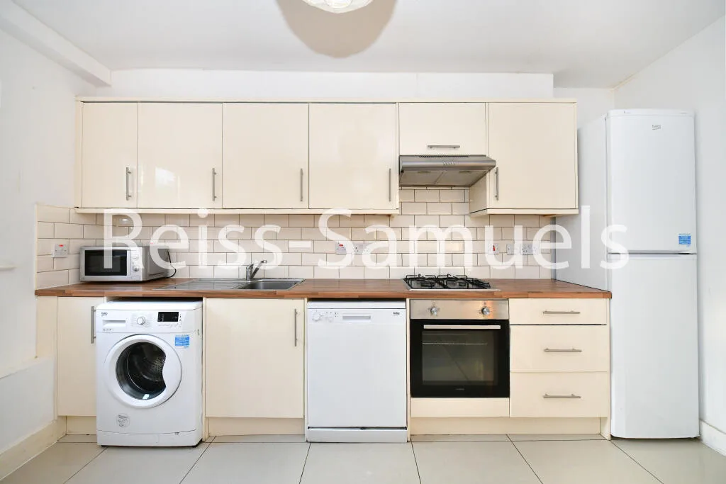 5 bedroom terraced house for rent