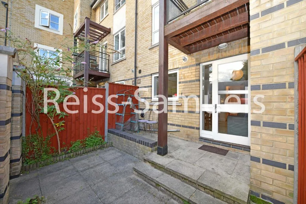 5 bedroom terraced house for rent