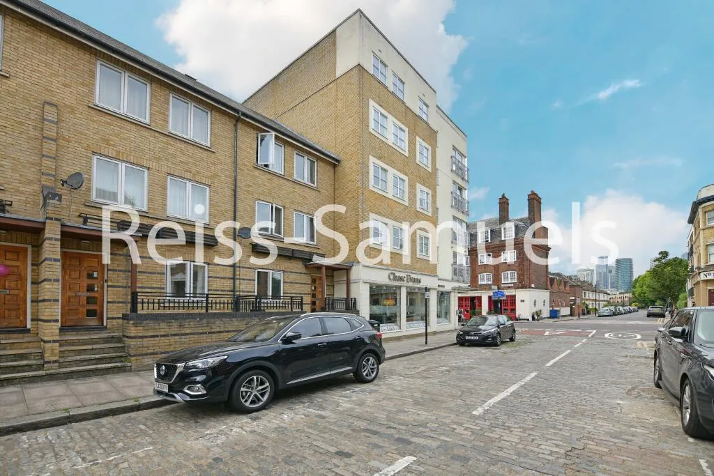 5 bedroom terraced house for rent