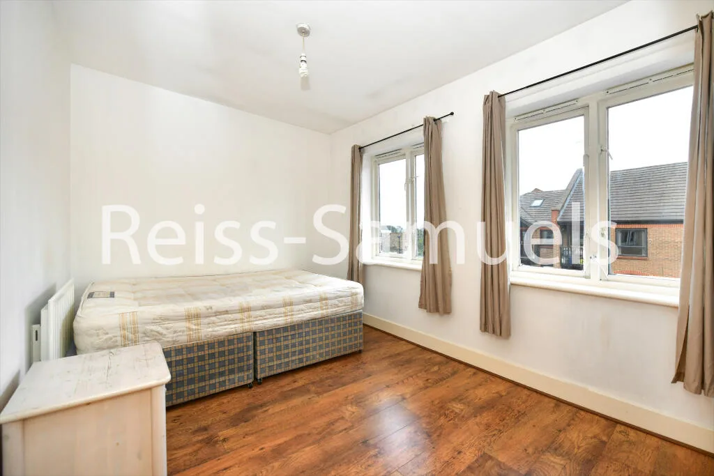 5 bedroom terraced house for rent