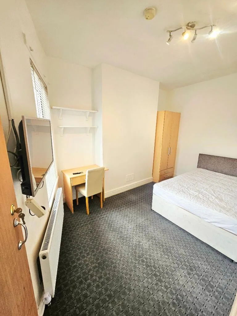4 bedroom flat for rent