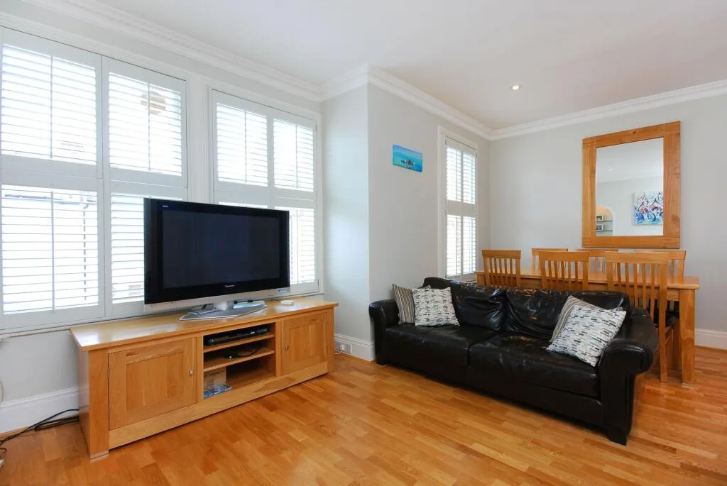 3 bedroom maisonette for rent