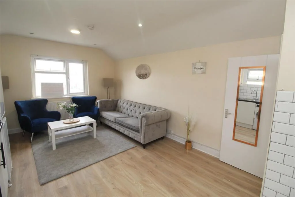 3 bedroom flat for rent