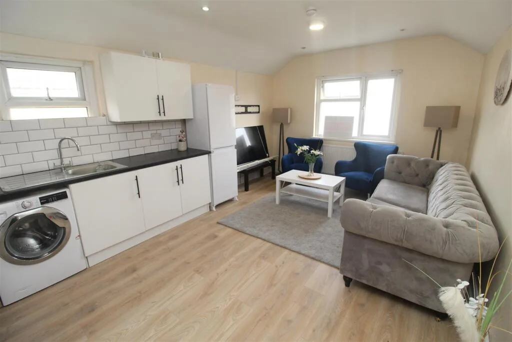 3 bedroom flat for rent