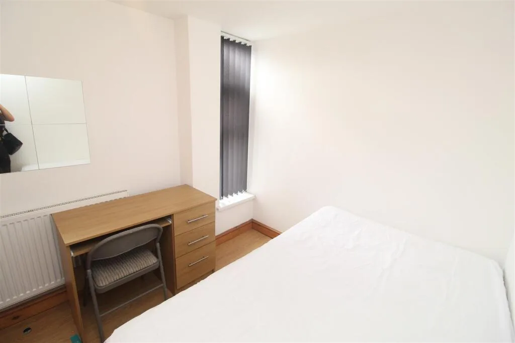 5 bedroom flat for rent