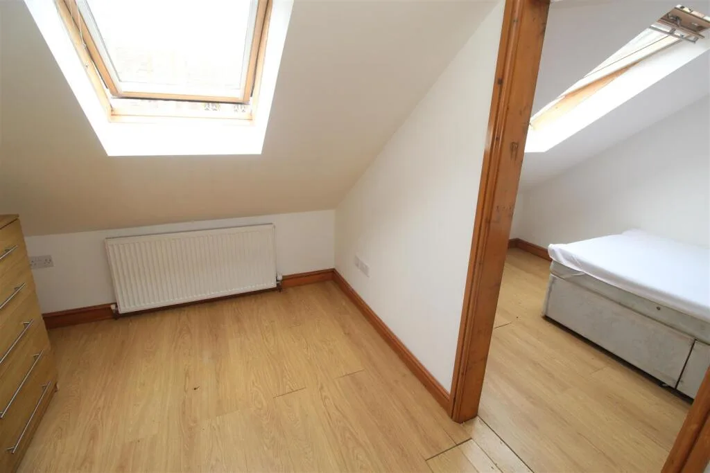 5 bedroom flat for rent