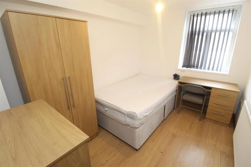 5 bedroom flat for rent