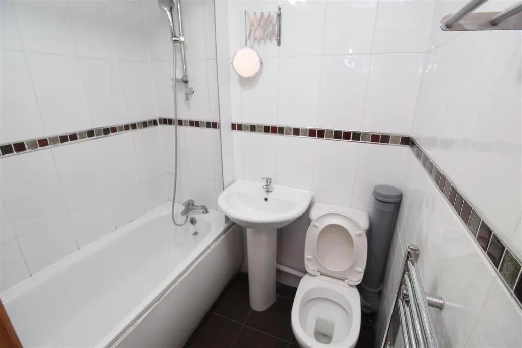 5 bedroom flat for rent