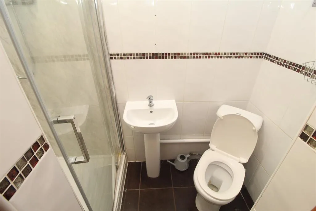 5 bedroom flat for rent