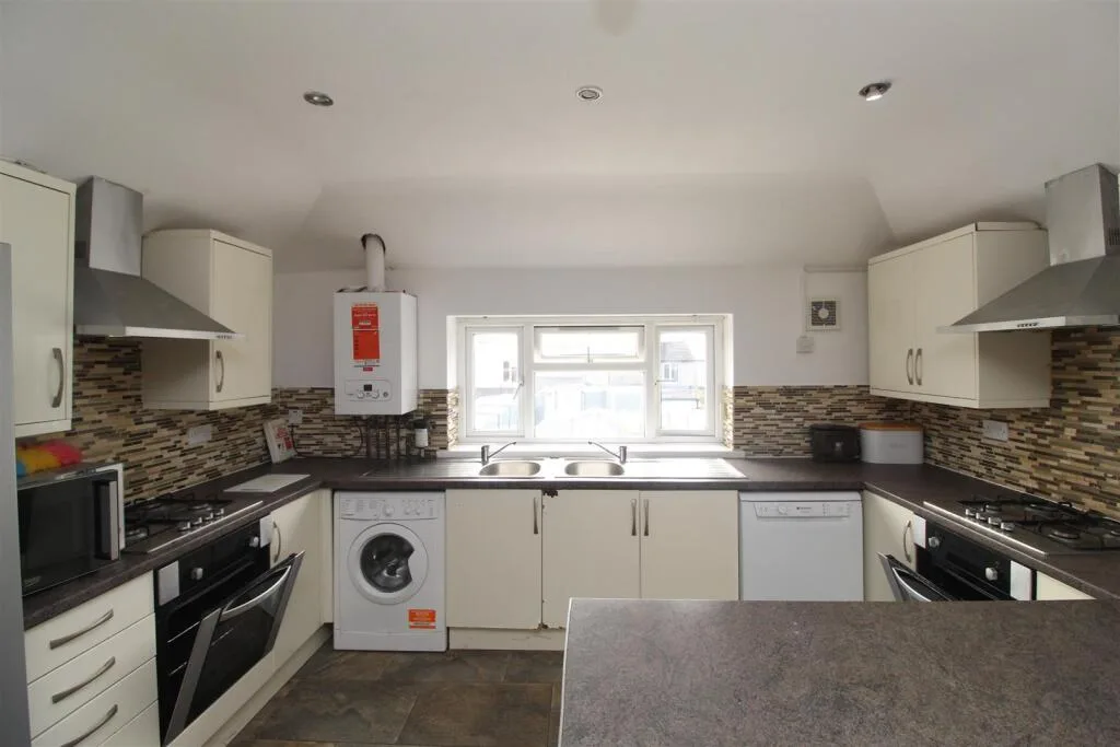 5 bedroom flat for rent