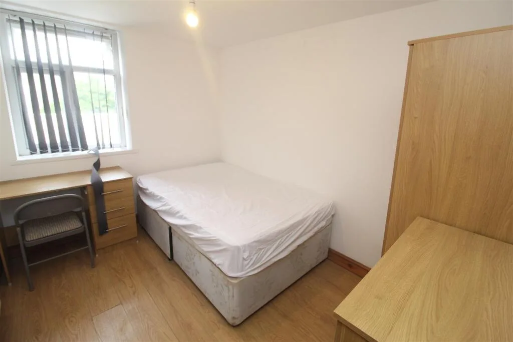 5 bedroom flat for rent