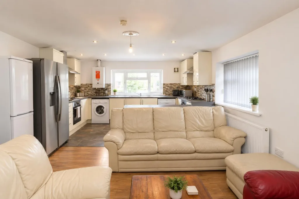 5 bedroom flat for rent