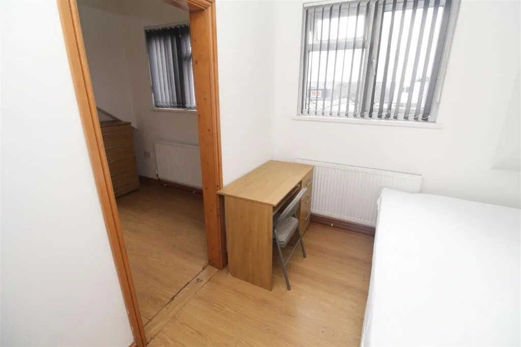 5 bedroom flat for rent