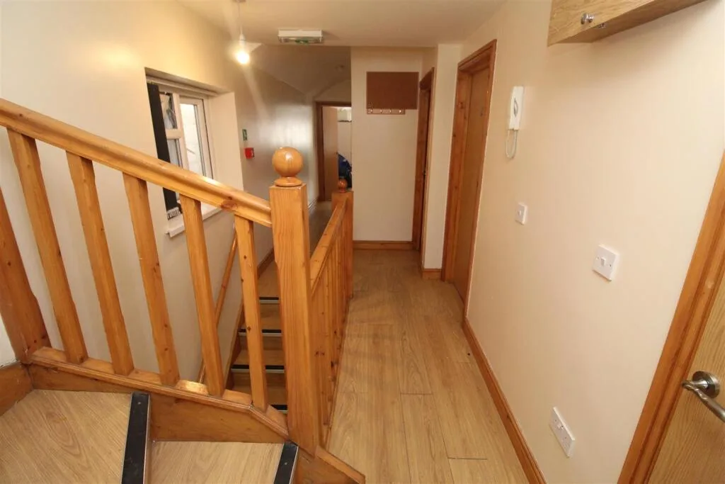5 bedroom flat for rent