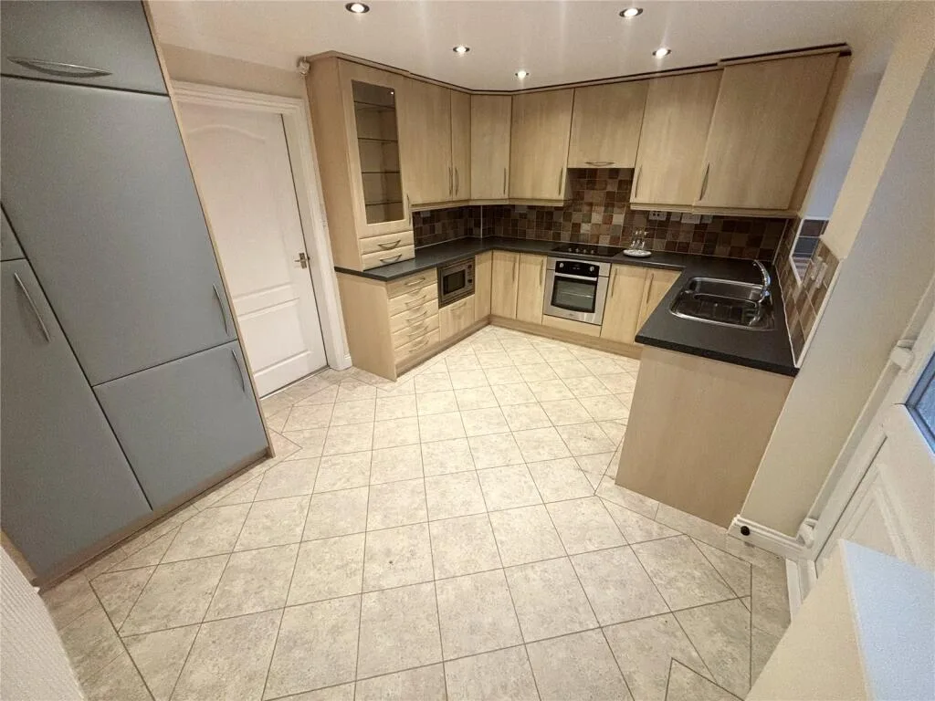 2 bedroom semi-detached house for rent