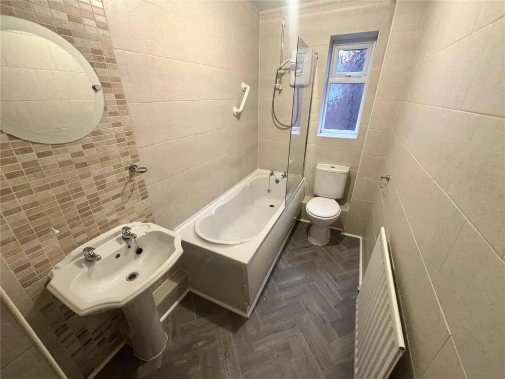 2 bedroom semi-detached house for rent