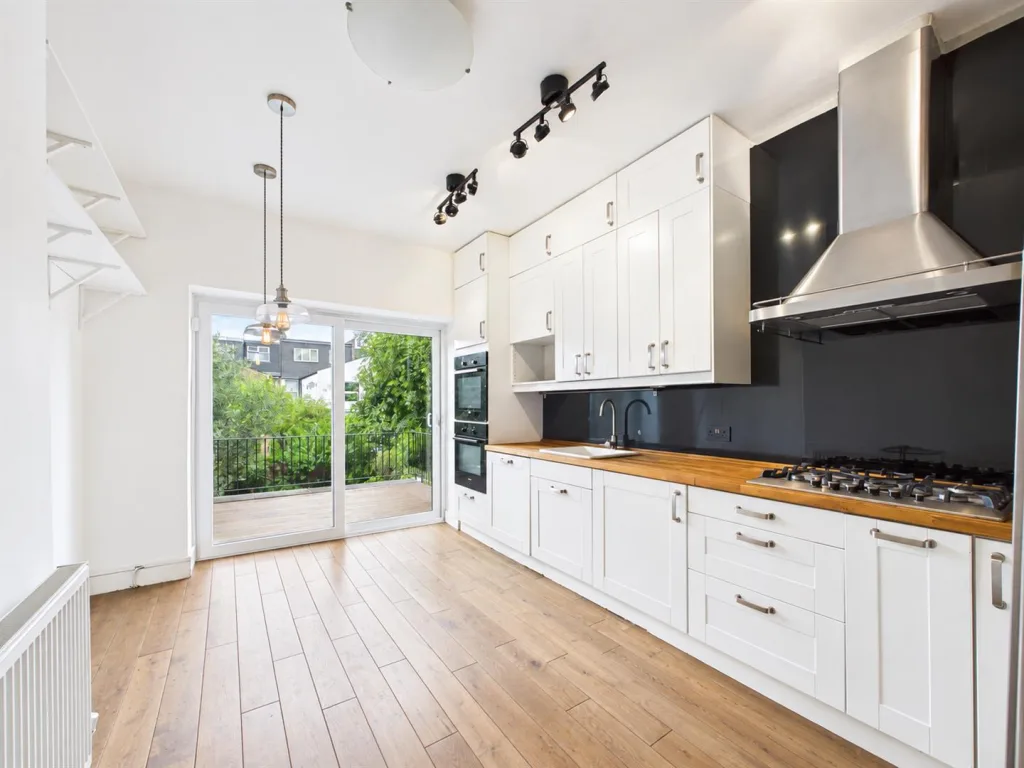 4 bedroom flat for rent