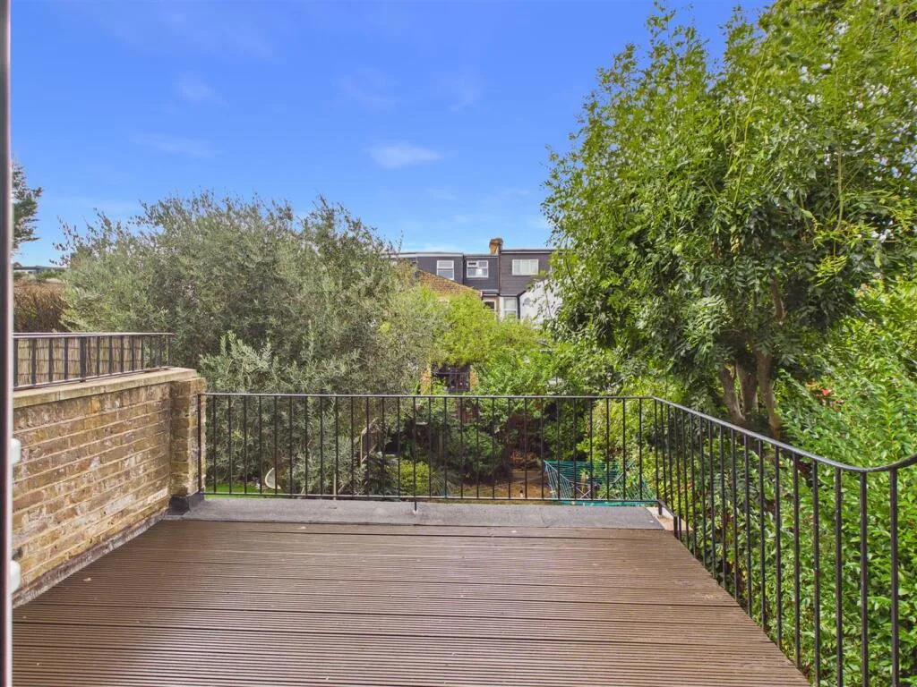 4 bedroom flat for rent