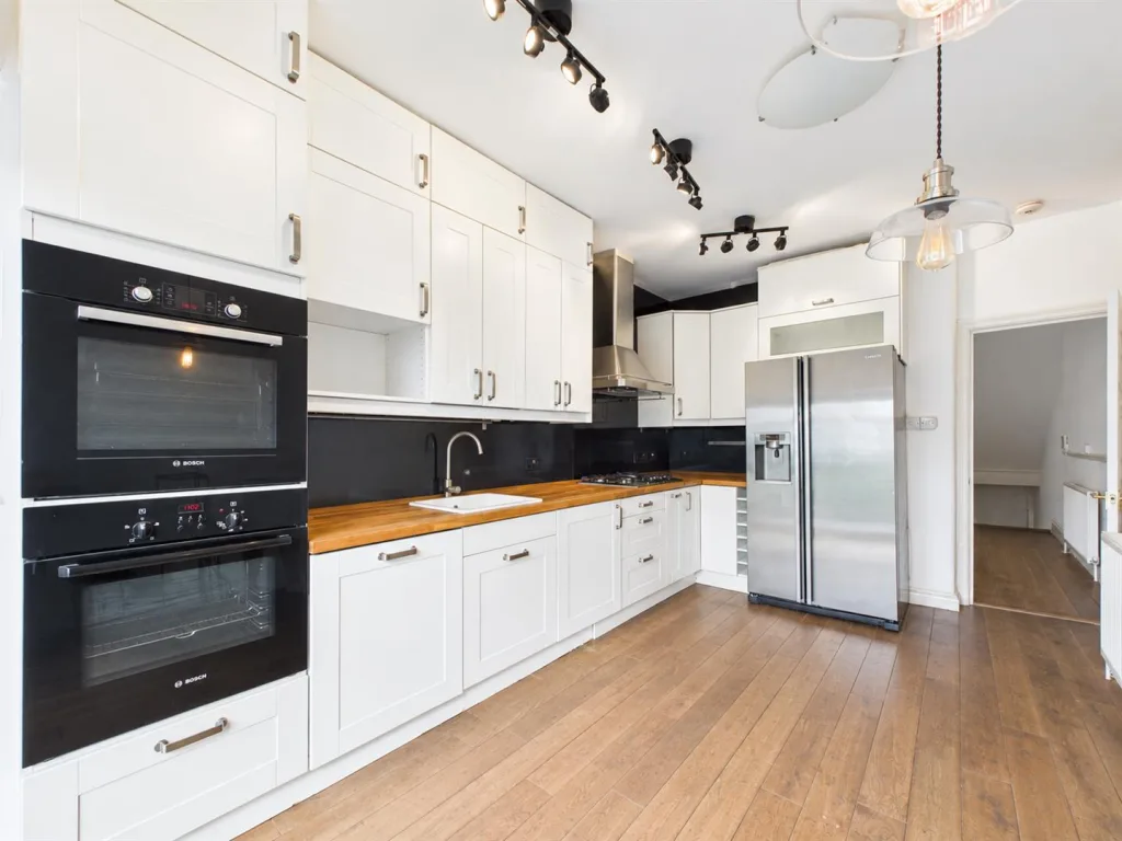 4 bedroom flat for rent