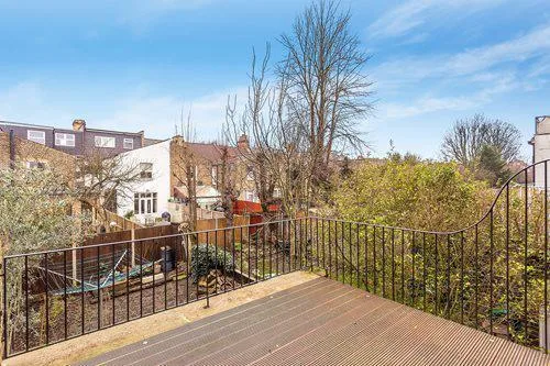 4 bedroom flat for rent