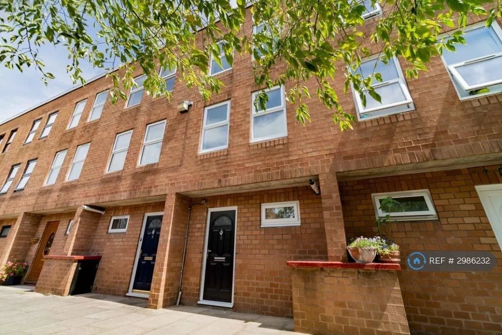 4 bedroom terraced house for rent