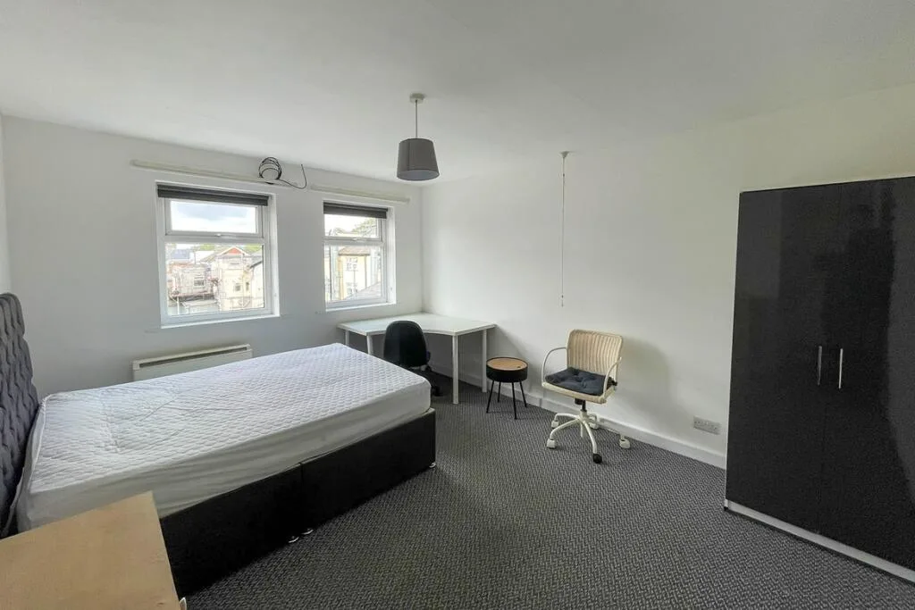 4 bedroom flat for rent