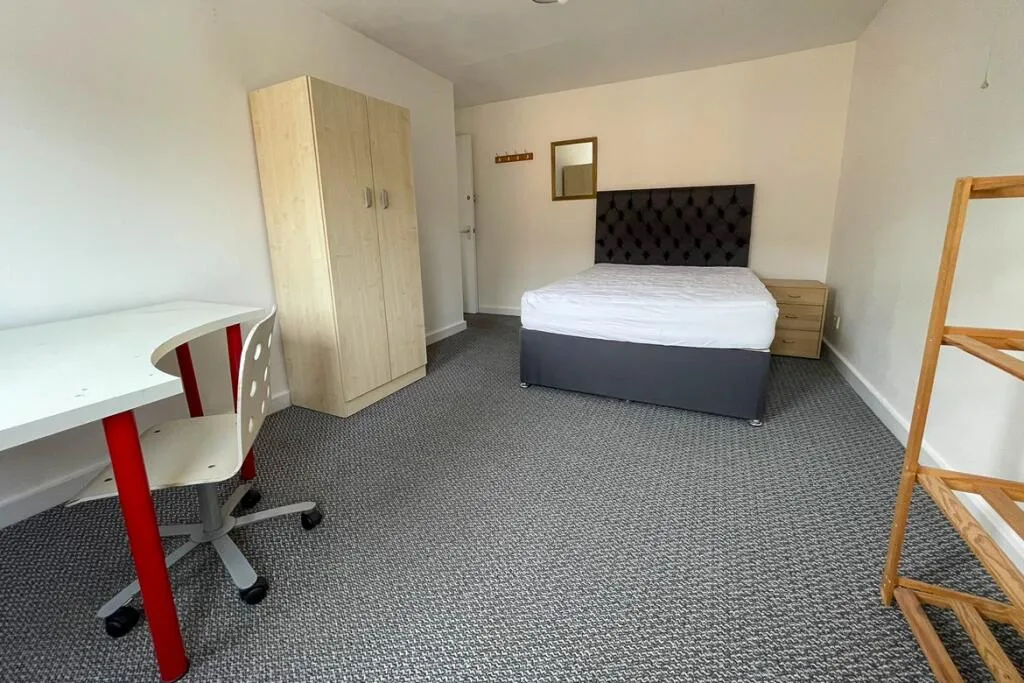 4 bedroom flat for rent