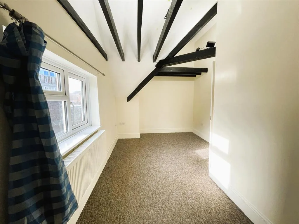 2 bedroom maisonette for rent