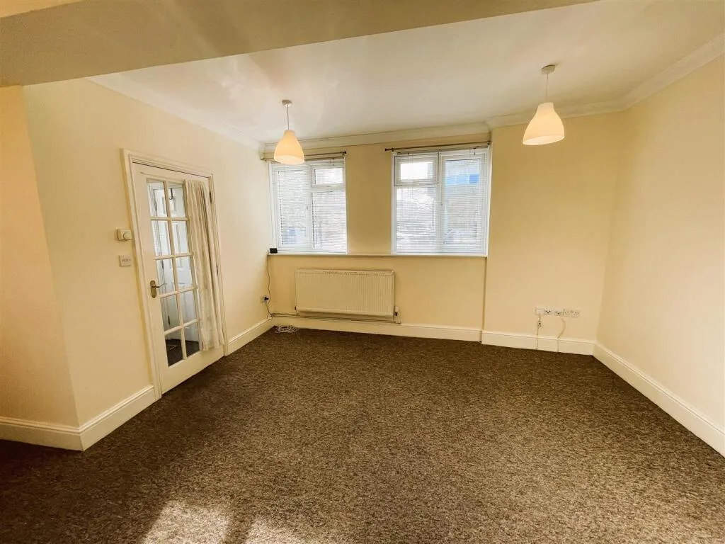 2 bedroom maisonette for rent