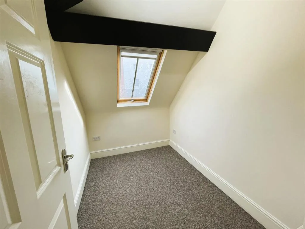 2 bedroom maisonette for rent