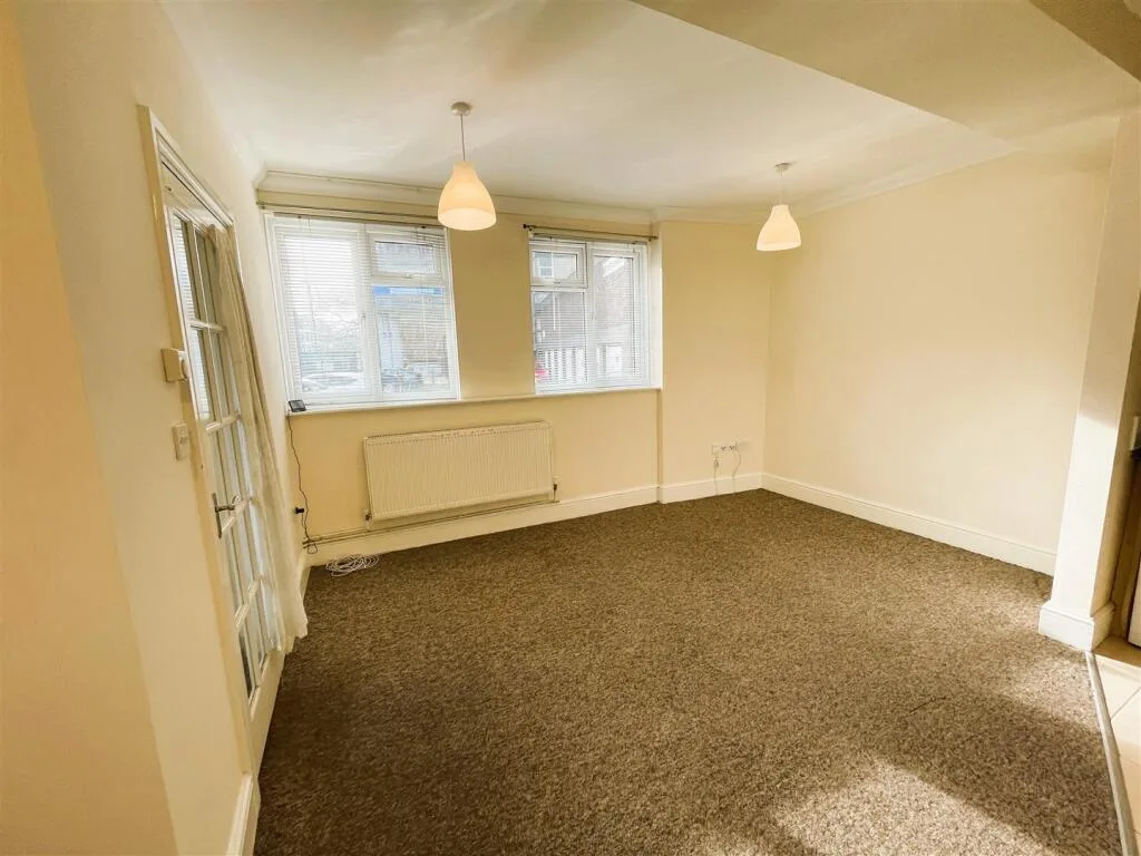 2 bedroom maisonette for rent