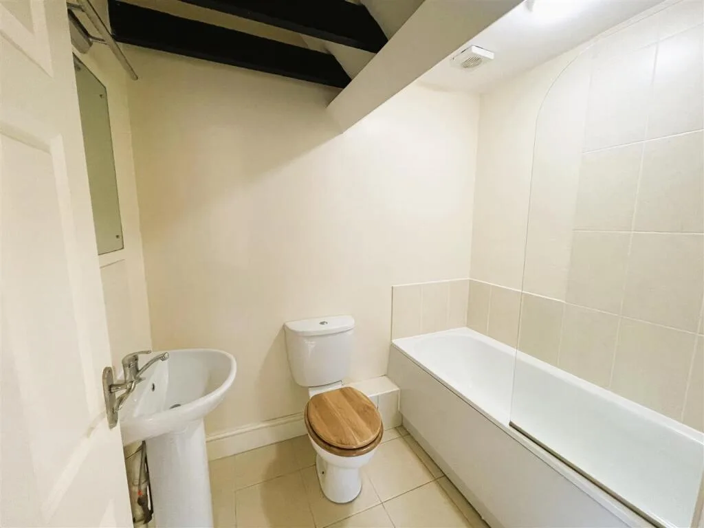 2 bedroom maisonette for rent
