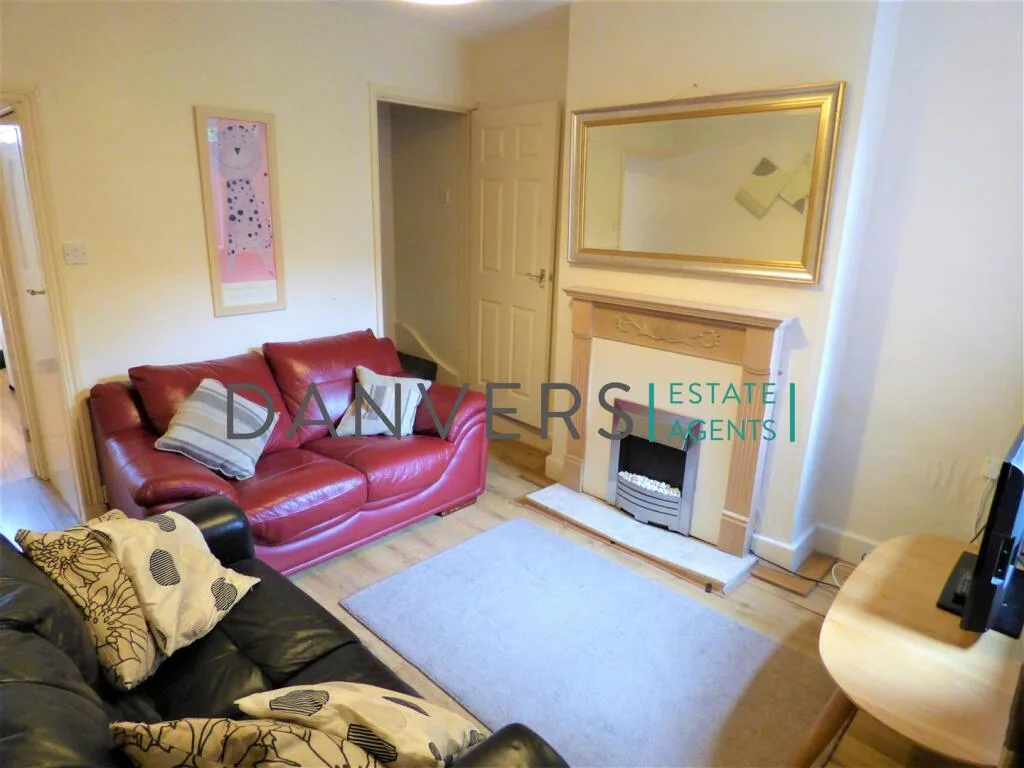 4 bedroom terraced house for rent