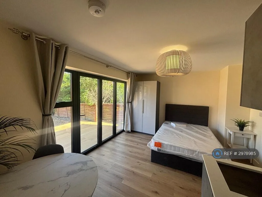 Studio flat for rent