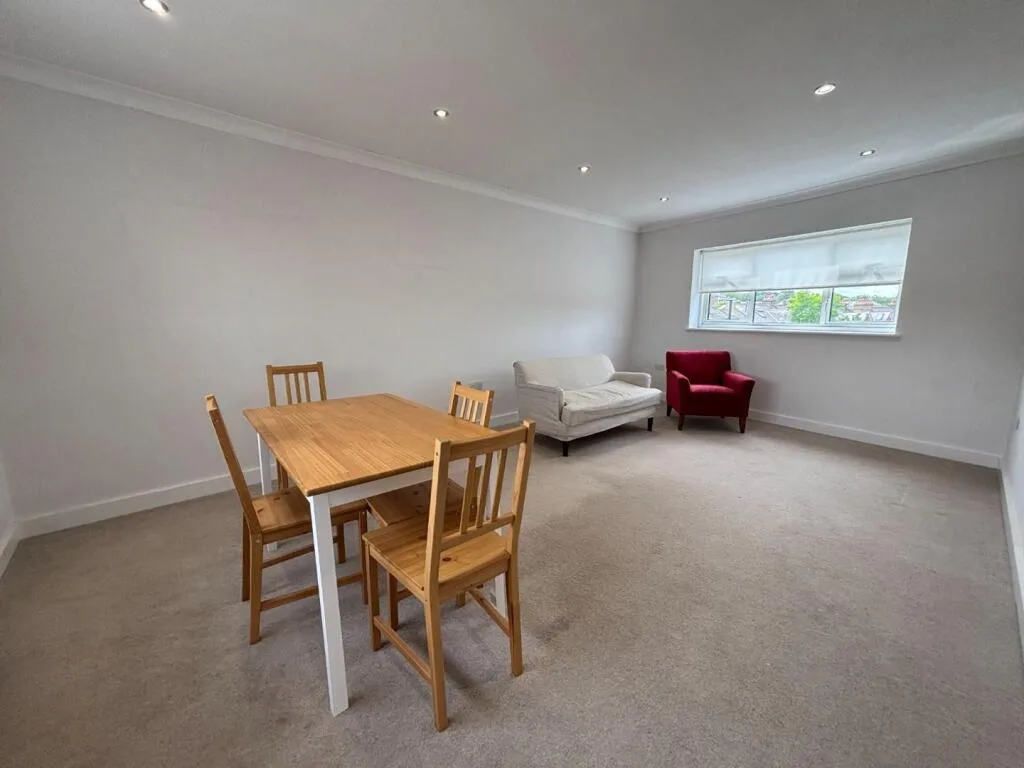 2 bedroom maisonette for rent