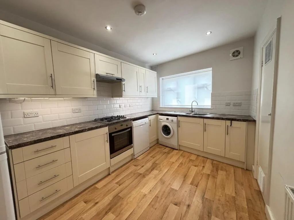 2 bedroom maisonette for rent