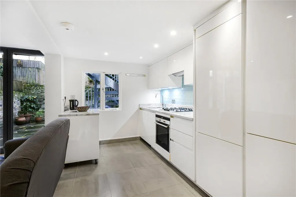 1 bedroom maisonette for rent