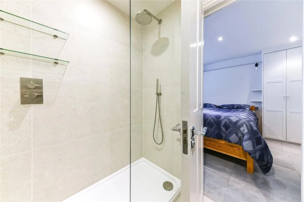 1 bedroom maisonette for rent