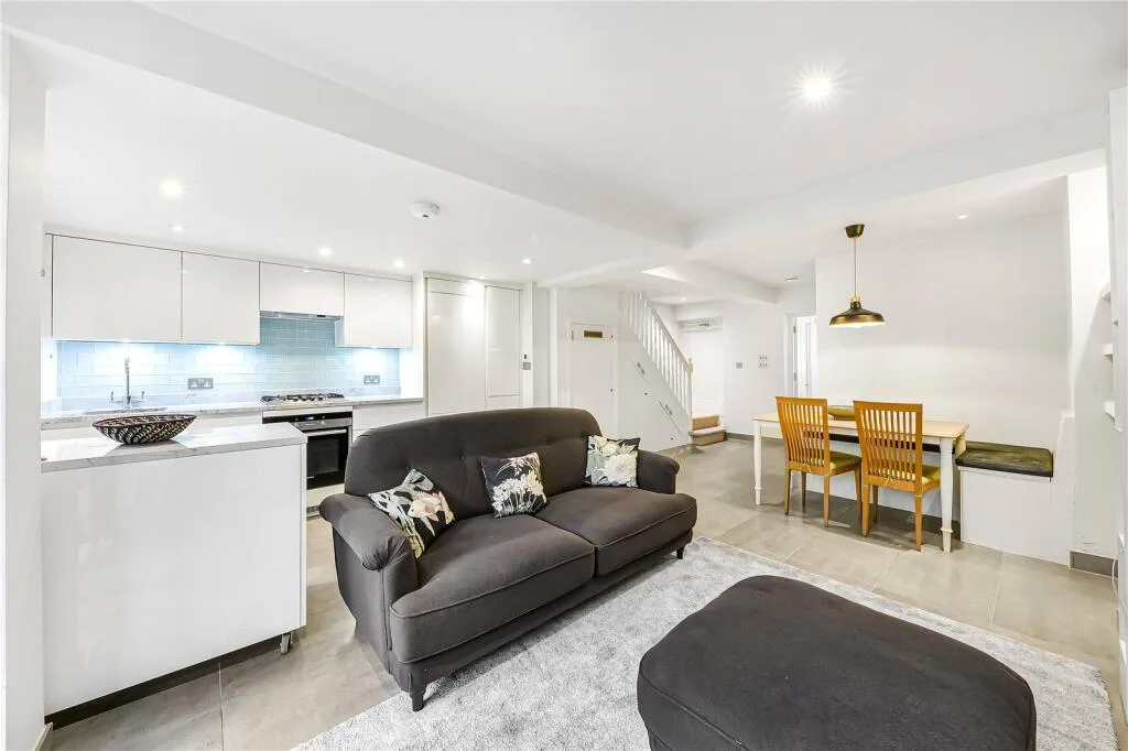 1 bedroom maisonette for rent