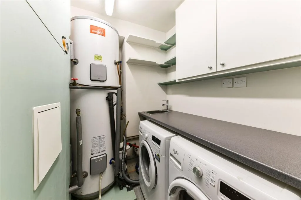 1 bedroom maisonette for rent