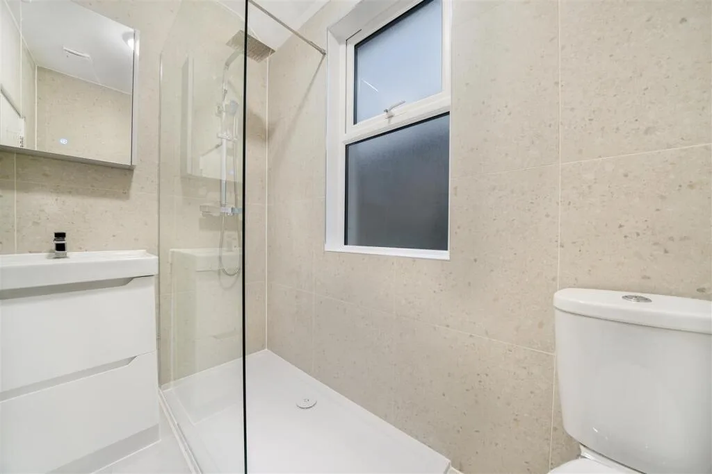 1 bedroom maisonette for rent