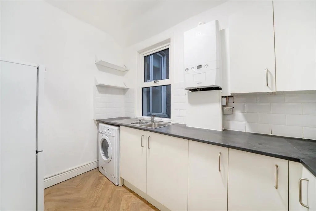 1 bedroom maisonette for rent