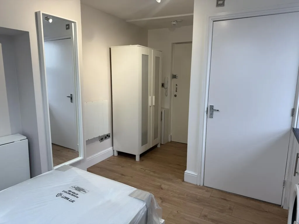 Studio flat for rent